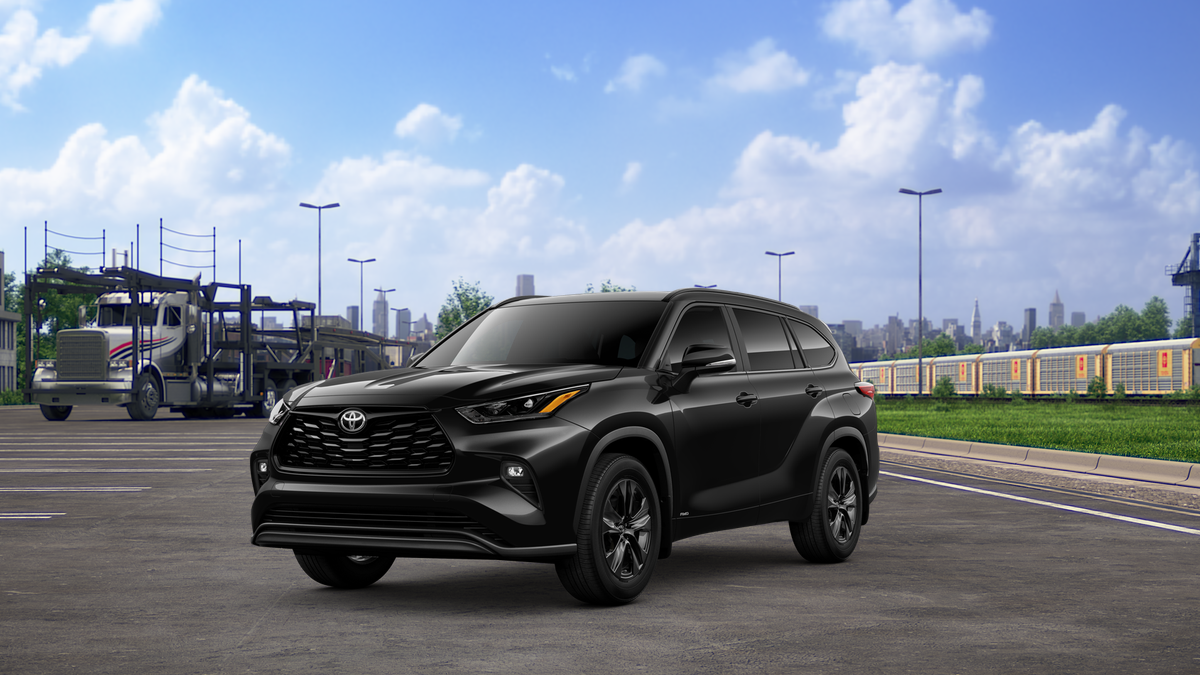 2025 Toyota Highlander Hybrid XLE Nightshade